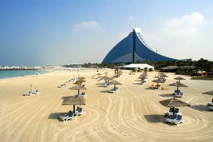 ساحل Jumeirah دبی و سایه بان های اجاره ای
