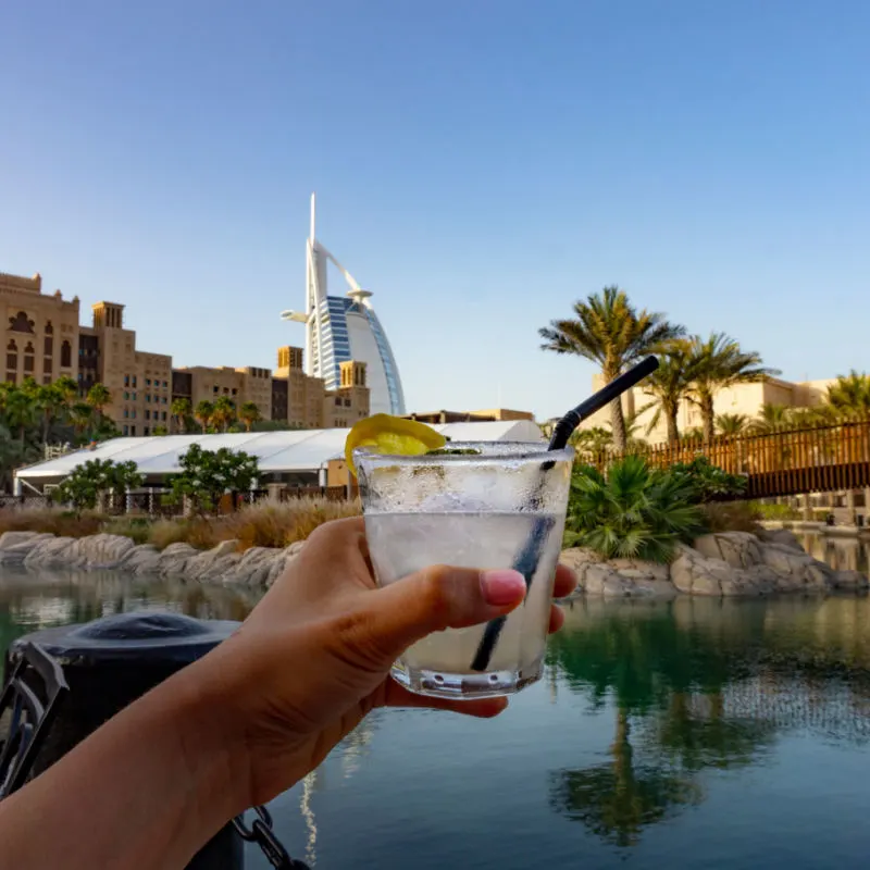قانون های نوشیدنی های الکلی در دبی