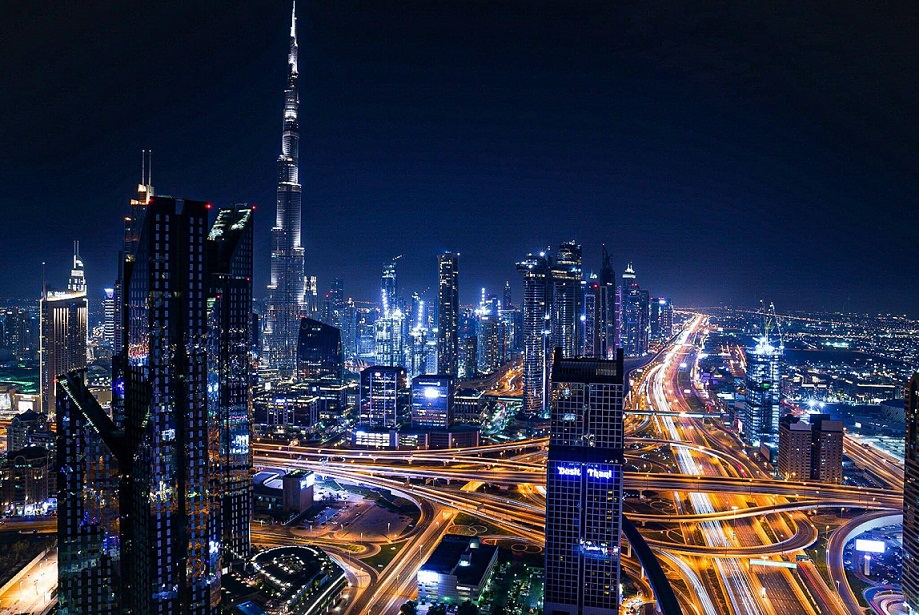 نمای رانندگی در شب امارات و دبی