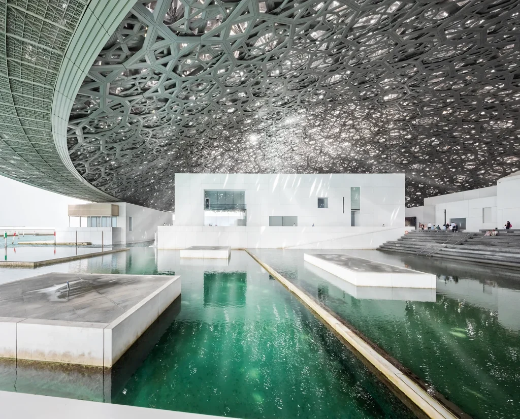 نمای سقف قسمت آبی موزه Louvre Abu Dhabi